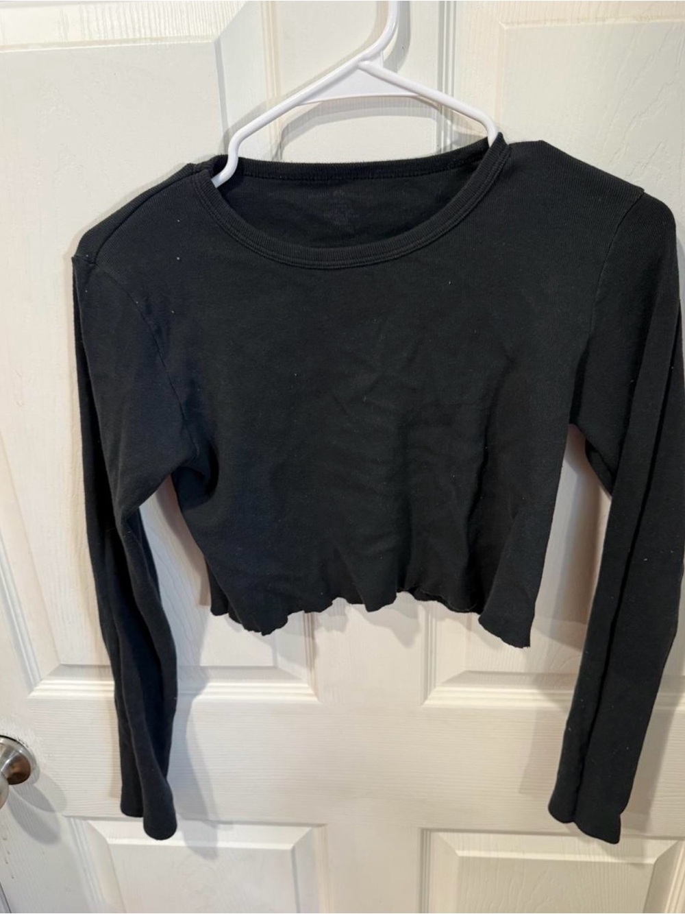 Black Long-Sleeve Cropped Top - Women